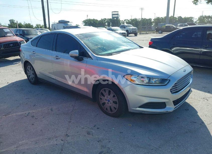 2014 Ford Fusion S (VIN 3FA6P0G7XER124010) main photo