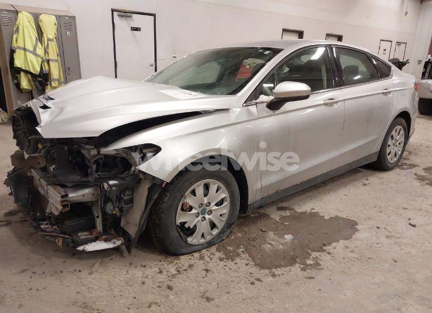 Photo 2 of 2014 Ford Fusion S (VIN 3FA6P0G7XER168525)