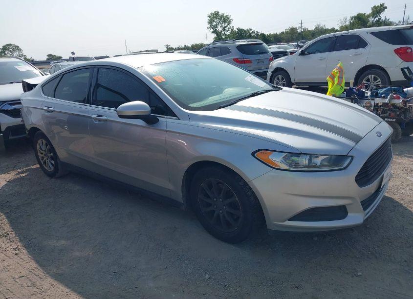 2015 Ford Fusion S (VIN 3FA6P0G7XFR123876) main photo