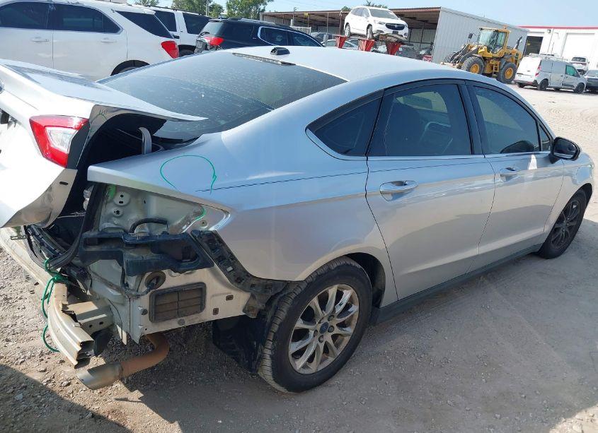 Photo 4 of 2015 Ford Fusion S (VIN 3FA6P0G7XFR123876)