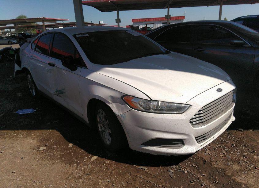 2015 Ford Fusion S (VIN 3FA6P0G7XFR144453) main photo