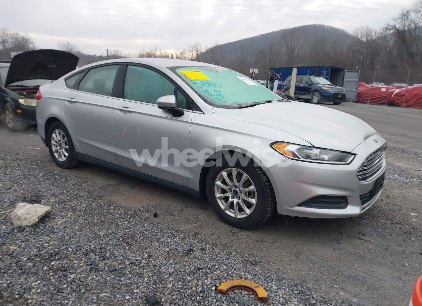 2015 Ford Fusion S (VIN 3FA6P0G7XFR176691) main photo