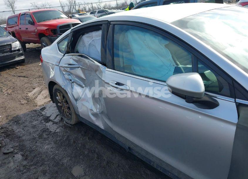 Photo 17 of 2015 Ford Fusion S (VIN 3FA6P0G7XFR180806)