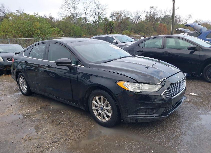 2017 Ford Fusion S (VIN 3FA6P0G7XHR339570) main photo