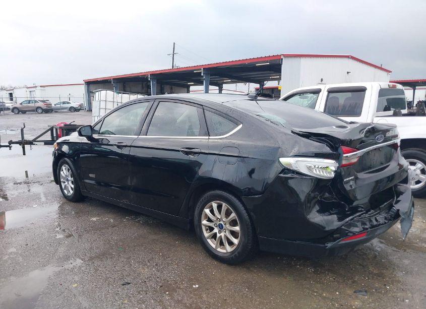 Photo 3 of 2017 Ford Fusion S (VIN 3FA6P0G7XHR339570)