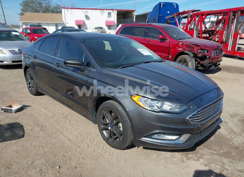 2018 Ford Fusion S (VIN 3FA6P0G7XJR165165) main photo