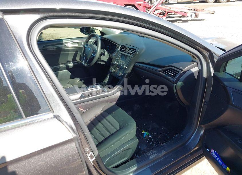 Photo 5 of 2018 Ford Fusion S (VIN 3FA6P0G7XJR165165)