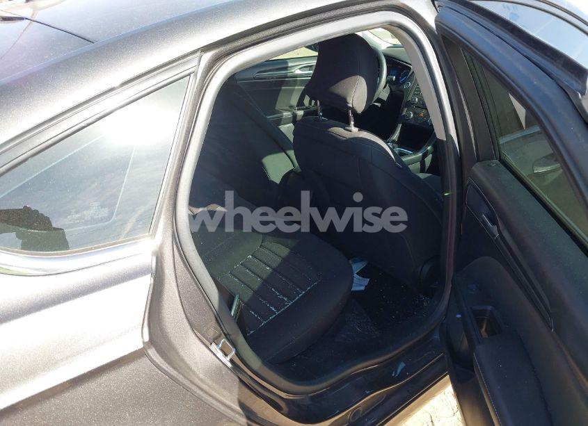 Photo 8 of 2018 Ford Fusion S (VIN 3FA6P0G7XJR165165)