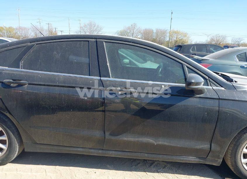 Photo 13 of 2018 Ford Fusion S (VIN 3FA6P0G7XJR166719)