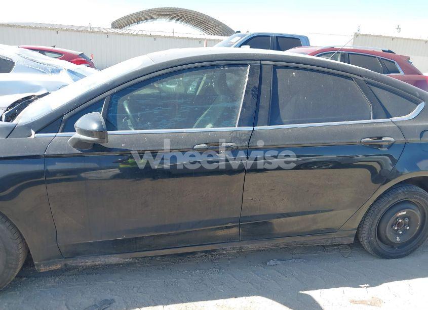 Photo 14 of 2018 Ford Fusion S (VIN 3FA6P0G7XJR166719)