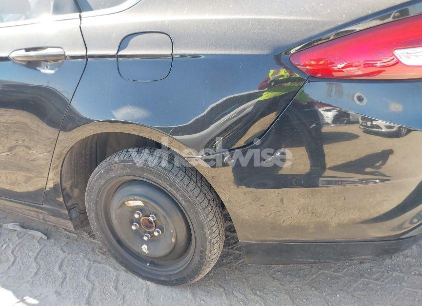 Photo 19 of 2018 Ford Fusion S (VIN 3FA6P0G7XJR166719)