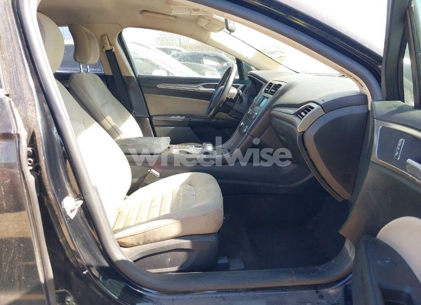 Photo 5 of 2018 Ford Fusion S (VIN 3FA6P0G7XJR166719)