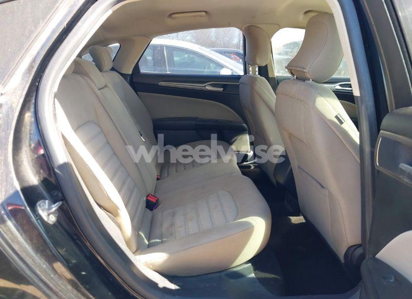 Photo 8 of 2018 Ford Fusion S (VIN 3FA6P0G7XJR166719)