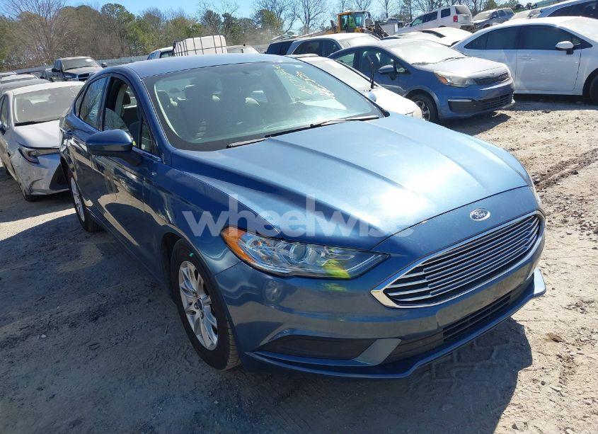 2018 Ford Fusion S (VIN 3FA6P0G7XJR273382) main photo