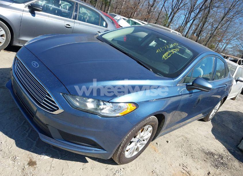 Photo 2 of 2018 Ford Fusion S (VIN 3FA6P0G7XJR273382)