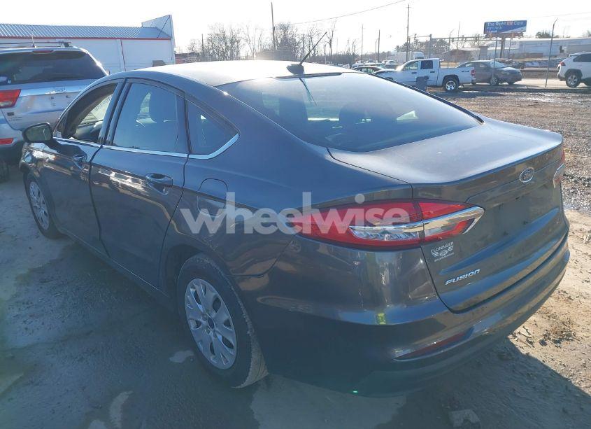 Photo 3 of 2019 Ford Fusion (VIN 3FA6P0G7XKR159626)