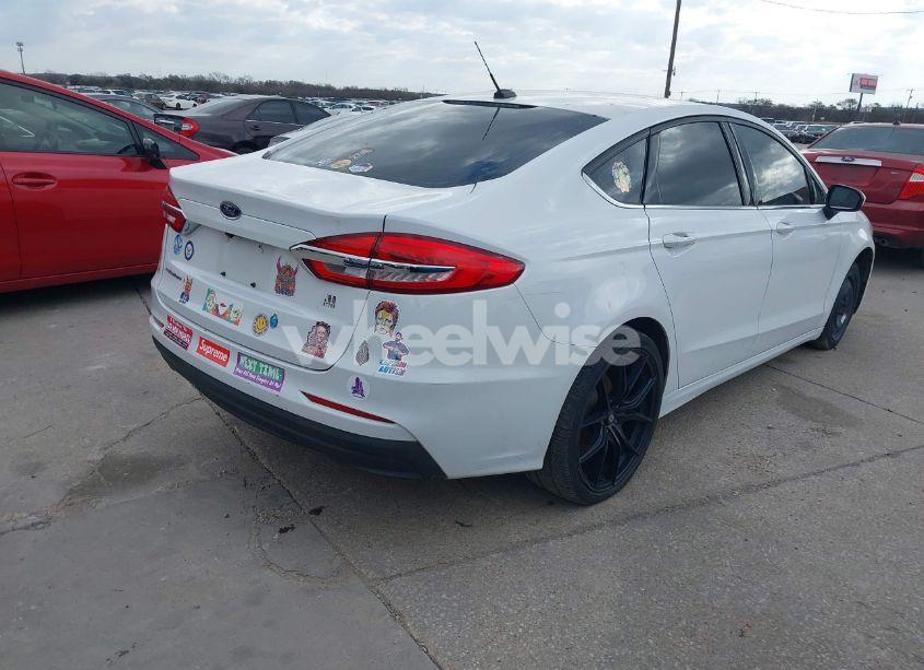 Photo 4 of 2019 Ford Fusion S (VIN 3FA6P0G7XKR160873)