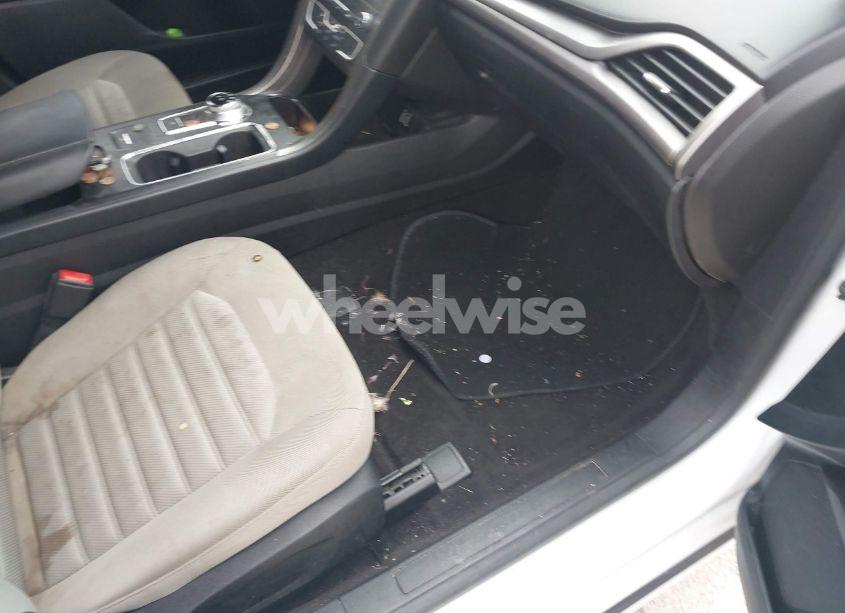 Photo 5 of 2019 Ford Fusion S (VIN 3FA6P0G7XKR160873)