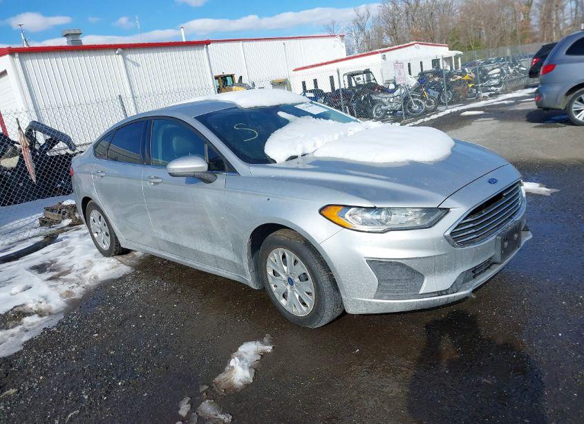 2019 Ford Fusion S (VIN 3FA6P0G7XKR163451) main photo