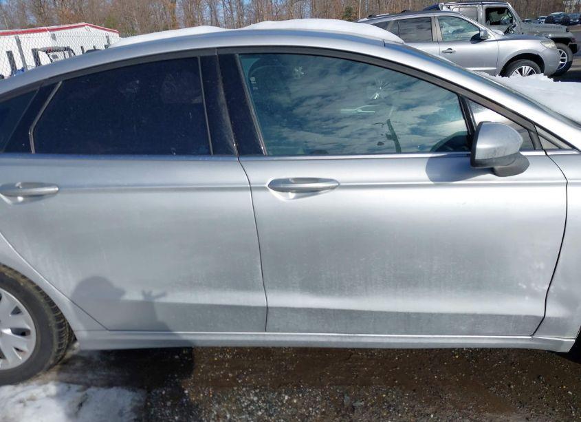 Photo 12 of 2019 Ford Fusion S (VIN 3FA6P0G7XKR163451)