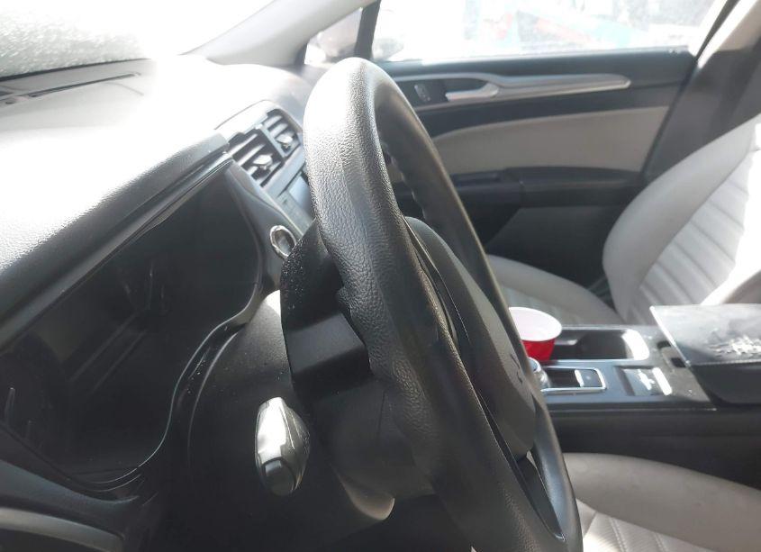 Photo 14 of 2019 Ford Fusion S (VIN 3FA6P0G7XKR163451)