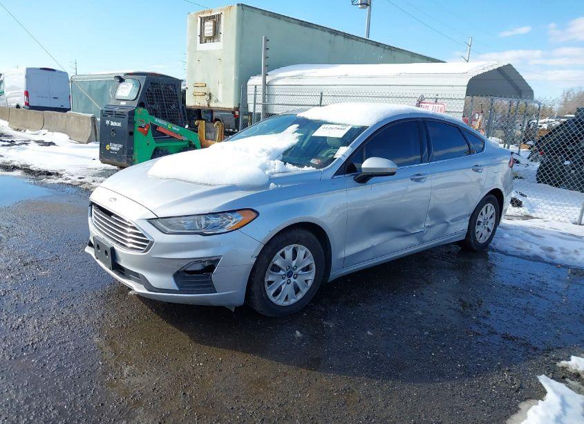 Photo 2 of 2019 Ford Fusion S (VIN 3FA6P0G7XKR163451)
