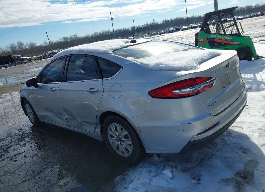 Photo 3 of 2019 Ford Fusion S (VIN 3FA6P0G7XKR163451)