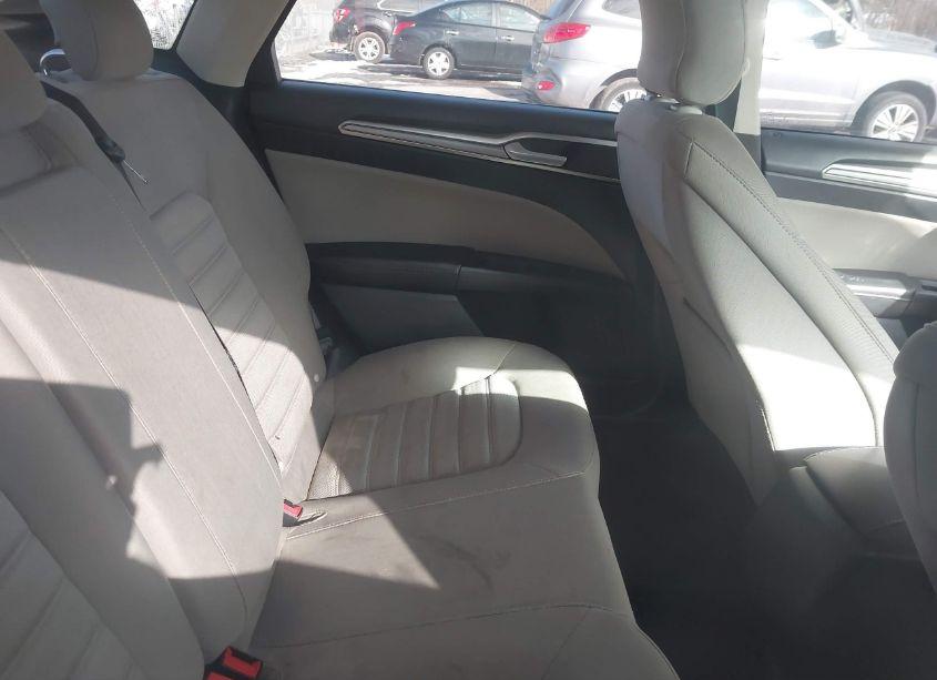 Photo 8 of 2019 Ford Fusion S (VIN 3FA6P0G7XKR163451)