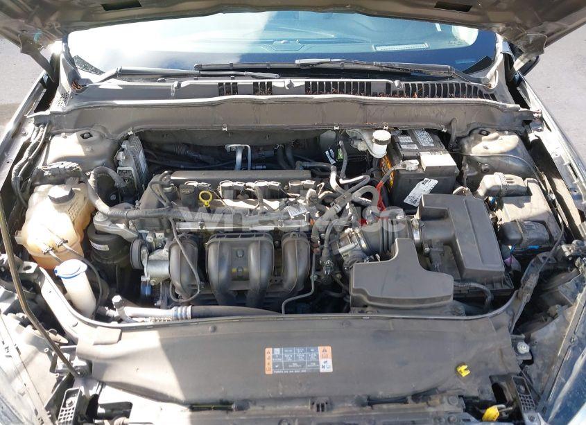 Photo 10 of 2019 Ford Fusion S (VIN 3FA6P0G7XKR232512)