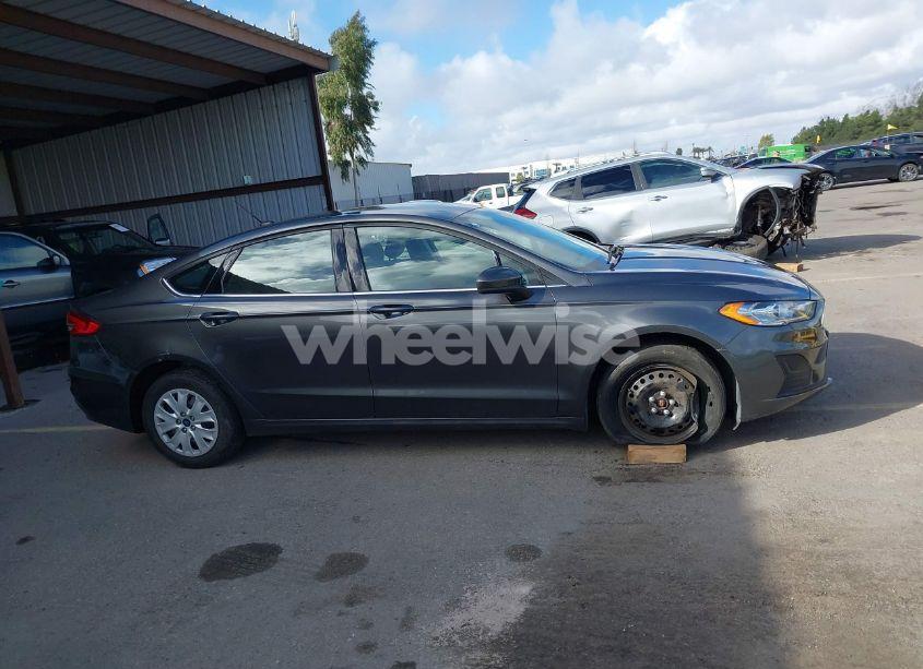 Photo 13 of 2019 Ford Fusion S (VIN 3FA6P0G7XKR232512)