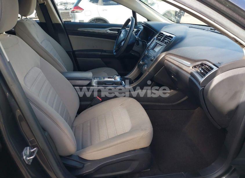 Photo 5 of 2019 Ford Fusion S (VIN 3FA6P0G7XKR232512)