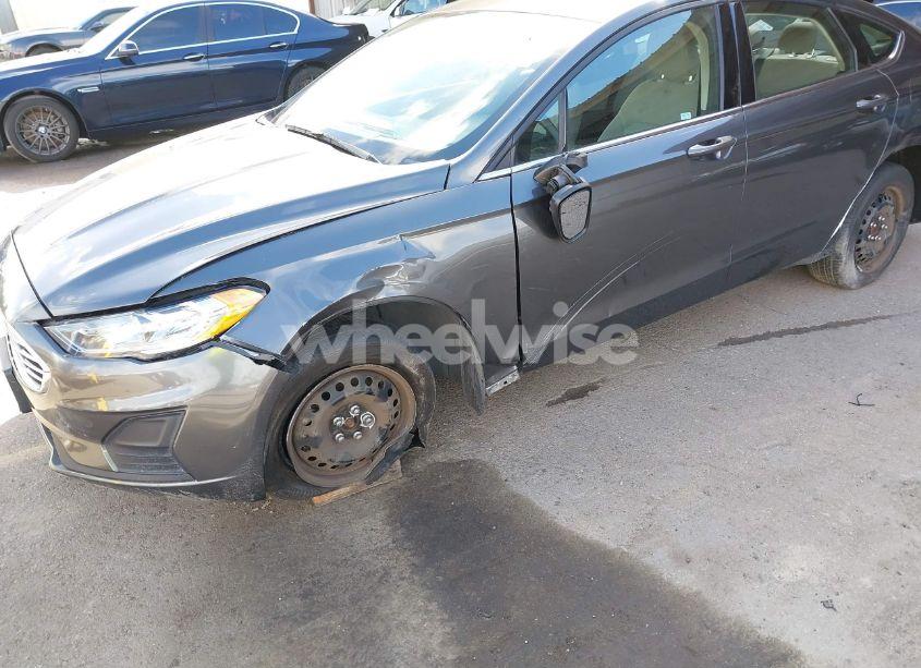 Photo 6 of 2019 Ford Fusion S (VIN 3FA6P0G7XKR232512)