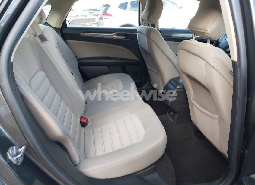 Photo 8 of 2019 Ford Fusion S (VIN 3FA6P0G7XKR232512)