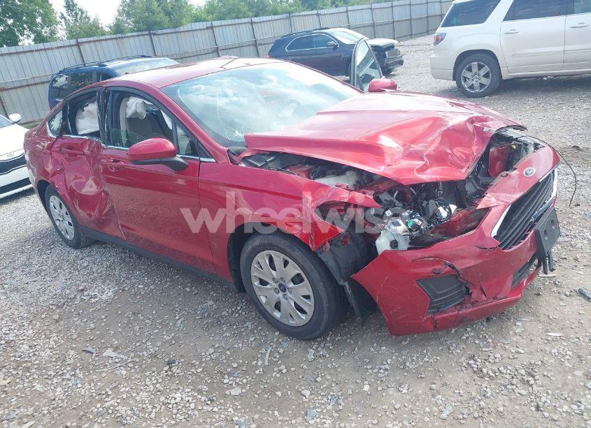 2020 Ford Fusion S (VIN 3FA6P0G7XLR100867) main photo