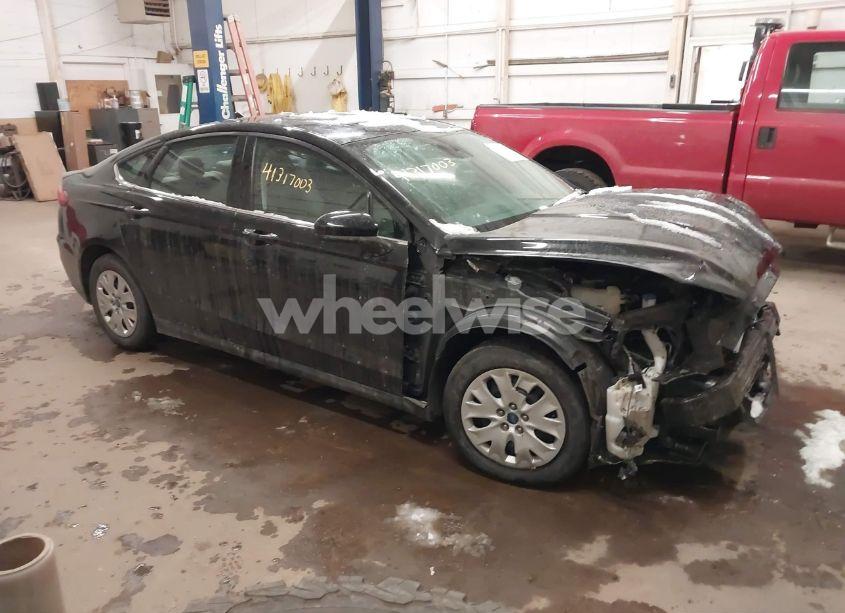 Photo 14 of 2020 Ford Fusion S (VIN 3FA6P0G7XLR162821)