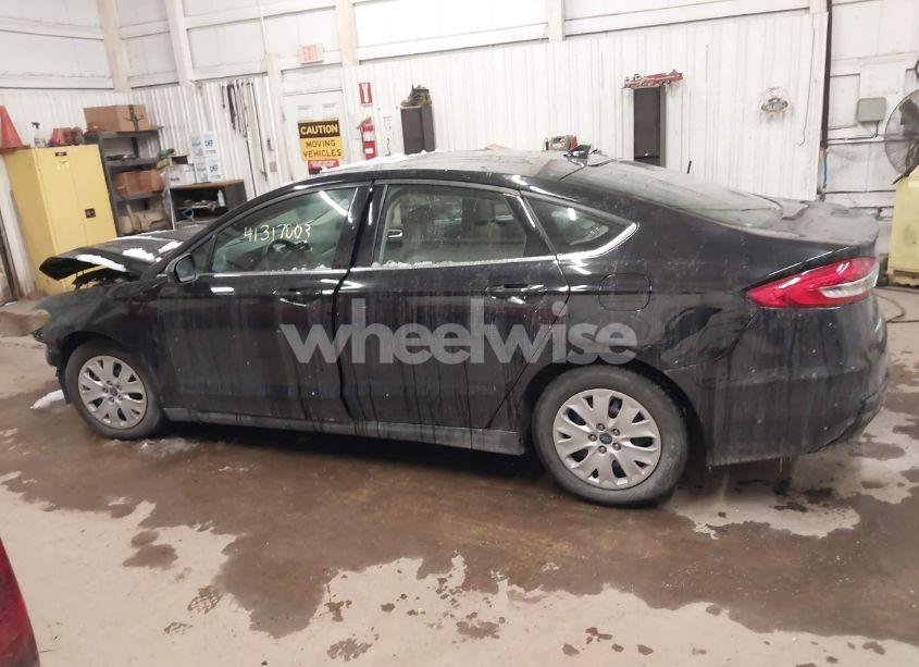 Photo 15 of 2020 Ford Fusion S (VIN 3FA6P0G7XLR162821)