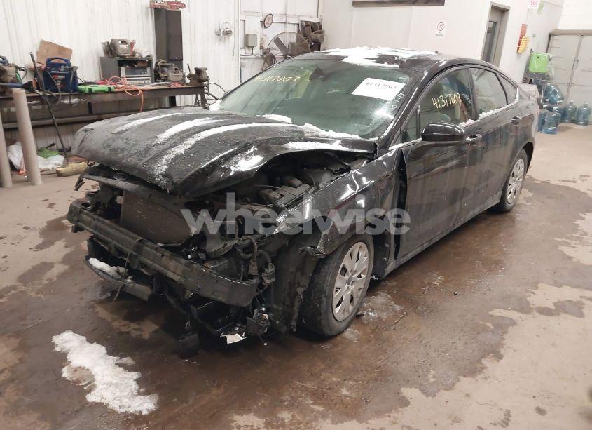 Photo 2 of 2020 Ford Fusion S (VIN 3FA6P0G7XLR162821)