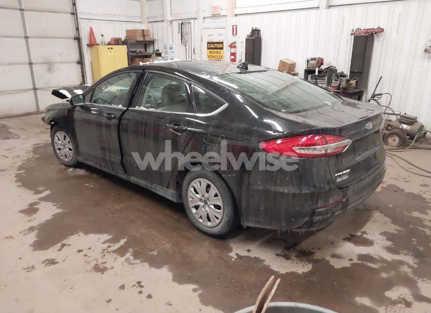 Photo 3 of 2020 Ford Fusion S (VIN 3FA6P0G7XLR162821)