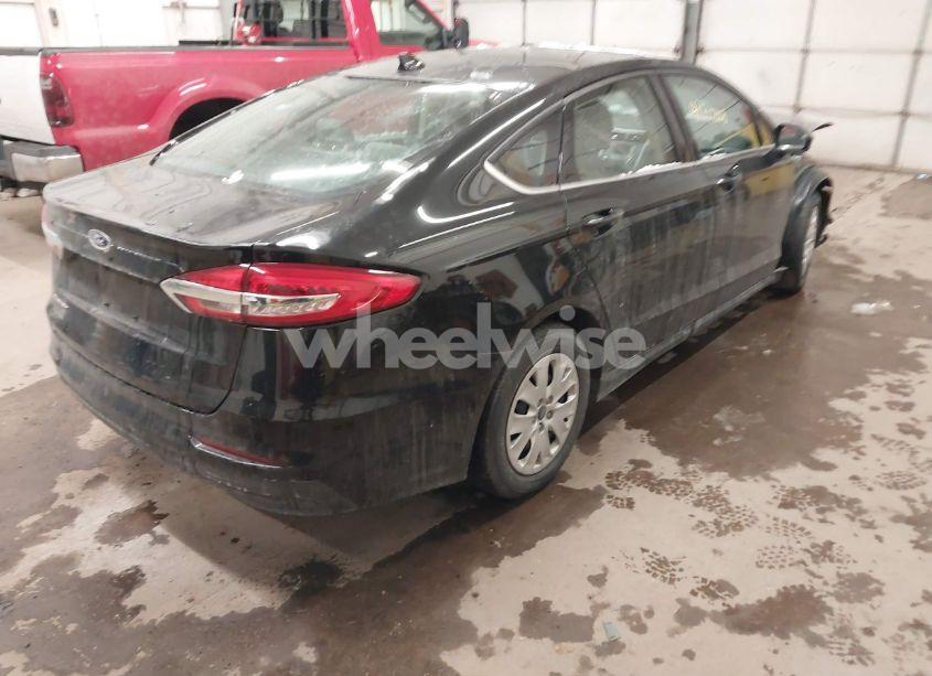 Photo 4 of 2020 Ford Fusion S (VIN 3FA6P0G7XLR162821)