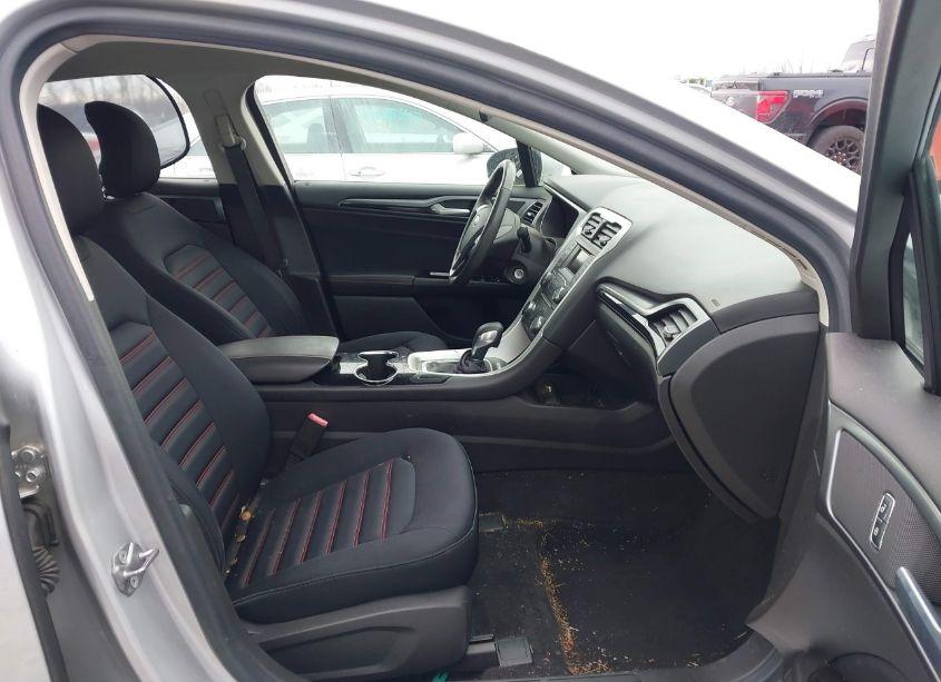 Photo 5 of 2014 Ford Fusion SE (VIN 3FA6P0H70ER368411)