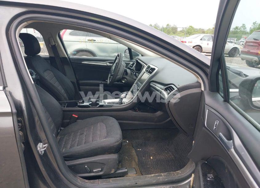 Photo 5 of 2016 Ford Fusion SE (VIN 3FA6P0H70GR100994)