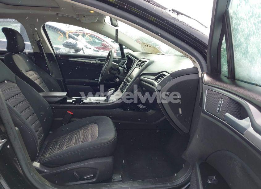 Photo 5 of 2016 Ford Fusion SE (VIN 3FA6P0H70GR140329)