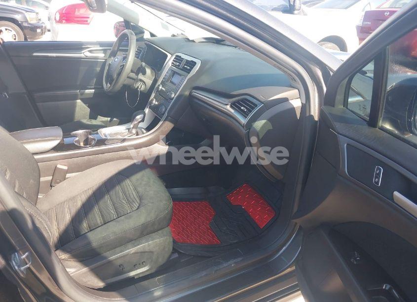 Photo 5 of 2016 Ford Fusion SE (VIN 3FA6P0H70GR251396)