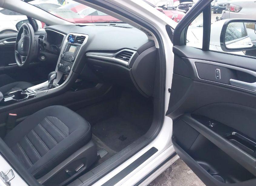 Photo 5 of 2016 Ford Fusion SE (VIN 3FA6P0H70GR256985)