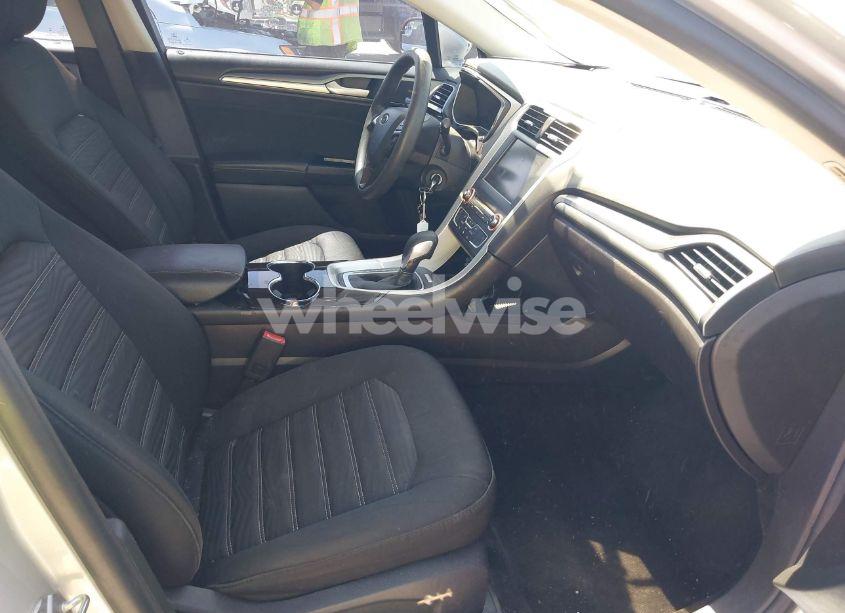 Photo 5 of 2016 Ford Fusion SE (VIN 3FA6P0H70GR275181)