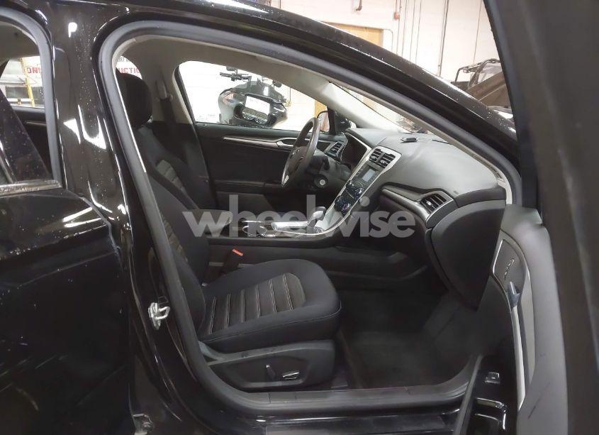 Photo 5 of 2016 Ford Fusion SE (VIN 3FA6P0H70GR335783)