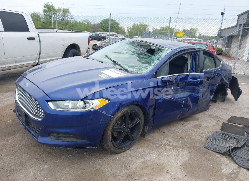 Photo 2 of 2016 Ford Fusion SE (VIN 3FA6P0H70GR352325)