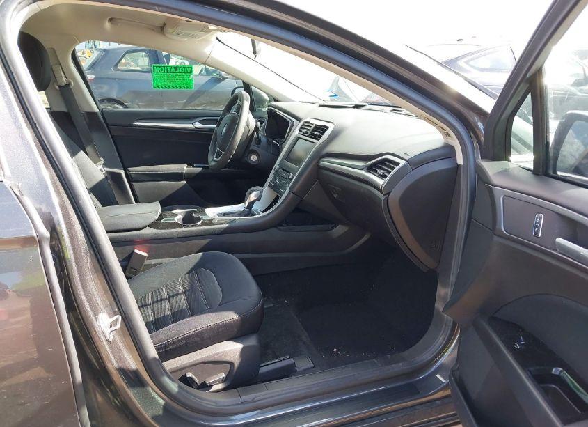 Photo 5 of 2016 Ford Fusion SE (VIN 3FA6P0H70GR381856)