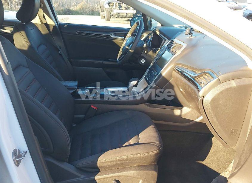 Photo 5 of 2016 Ford Fusion SE (VIN 3FA6P0H70GR386717)