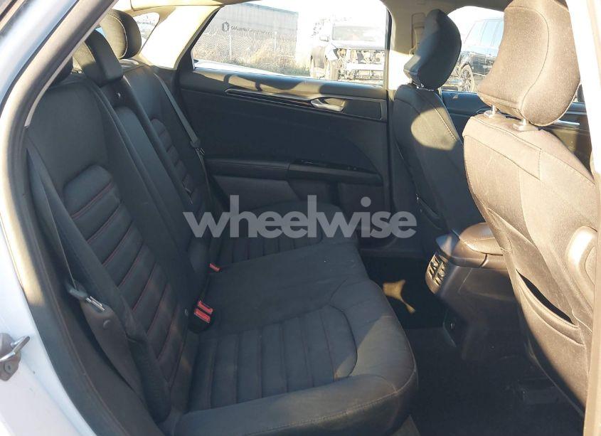 Photo 8 of 2016 Ford Fusion SE (VIN 3FA6P0H70GR386717)